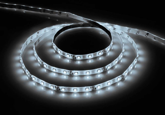 Cветодиодная LED лента Feron LS604, 60SMD(2835)/м 4.8Вт/м 5м IP65 12V 6500К Артикул 27638